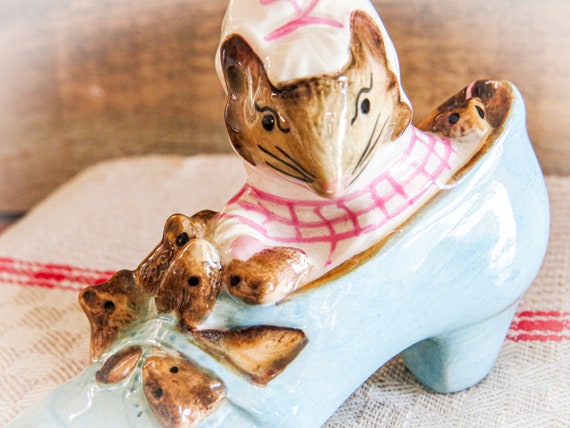 Vintage Beatrix Potter Porcelain Figurine: Mouse in Shoe, Beswick