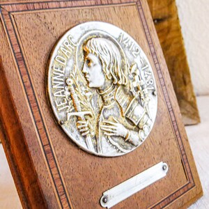 Médaille Sainte Jeanne d'Arc en or 9 carats 16 mm