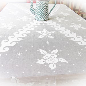 Vintage Quaker Lace Tablecloth 72"x46" made by Quaker Lace Co. Philadelphia PA. Durable and beautiful. Soft, opulent feel cotton. Washable.