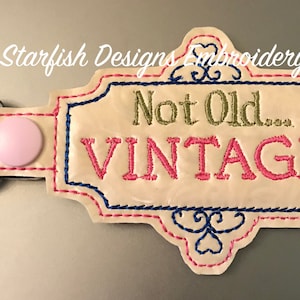 Vintage Snap Tab Schlüsselanhänger Stickdatei Design Digital Download 10x10 und 13x18 ITH In The Hoop