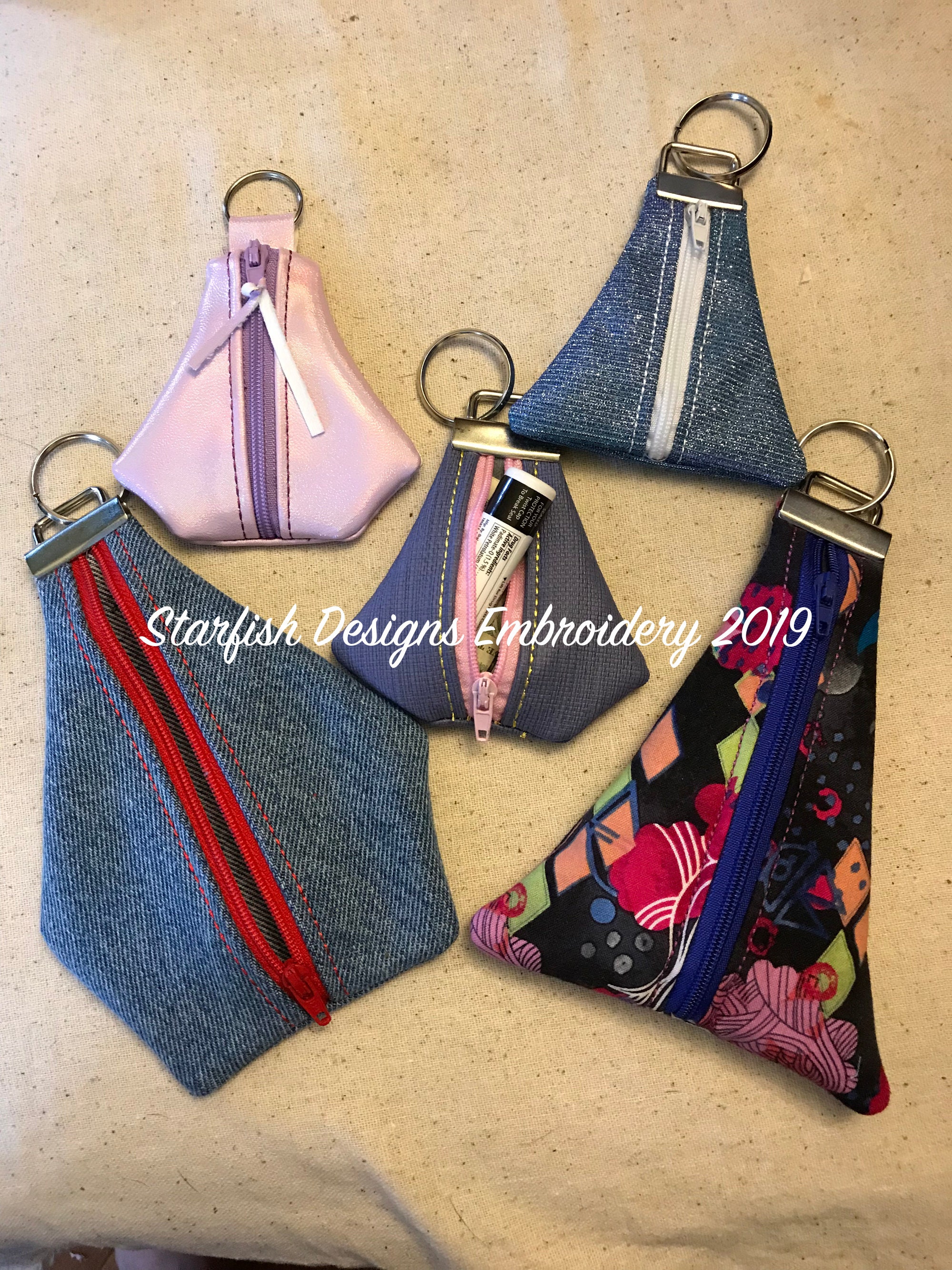 in the hoop zipper pouch