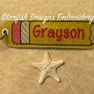 Motif de broderie avec onglet pression crayon dans l'anneau pour sac d'école ITH