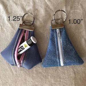 UNGEfüttert - Raw Edge - NUR 4x4 - In the Hoop ITH Triangle Key Fob Beutel Reißverschlusstasche 4x4 Embroidery Design Schlüsselanhänger Reißverschlusstasche