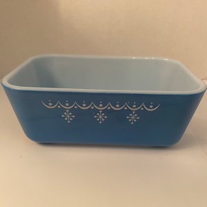 Pyrex Snowflake Garland Refrigerator Dish 502
