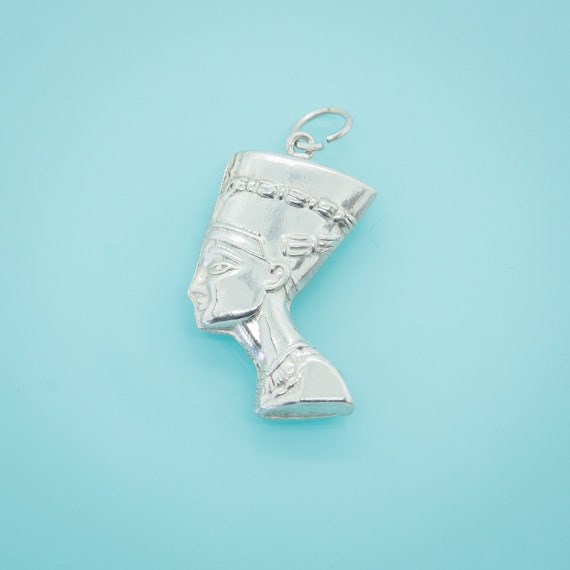 Nefertiti. Vintage Costume Jewelry Nefertiti Pendant