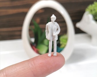 1 figure man plastic miniature tiny people  unpainted 1/75 scale