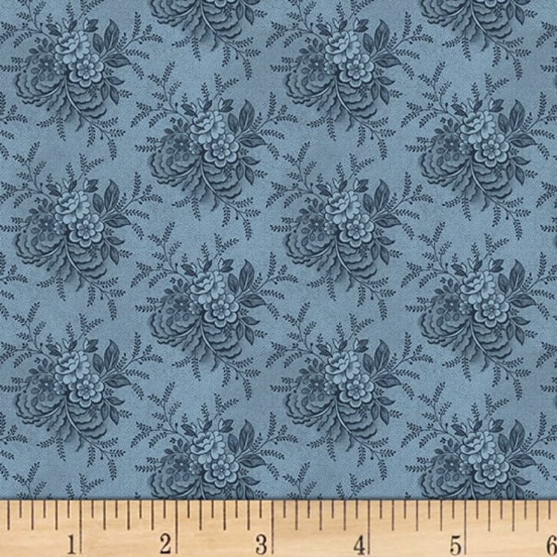 P/&B TextilesWashington Street Studio 108 Wide Back Historical Quilt Backs Tossed Floral Cotton Fabric BTY