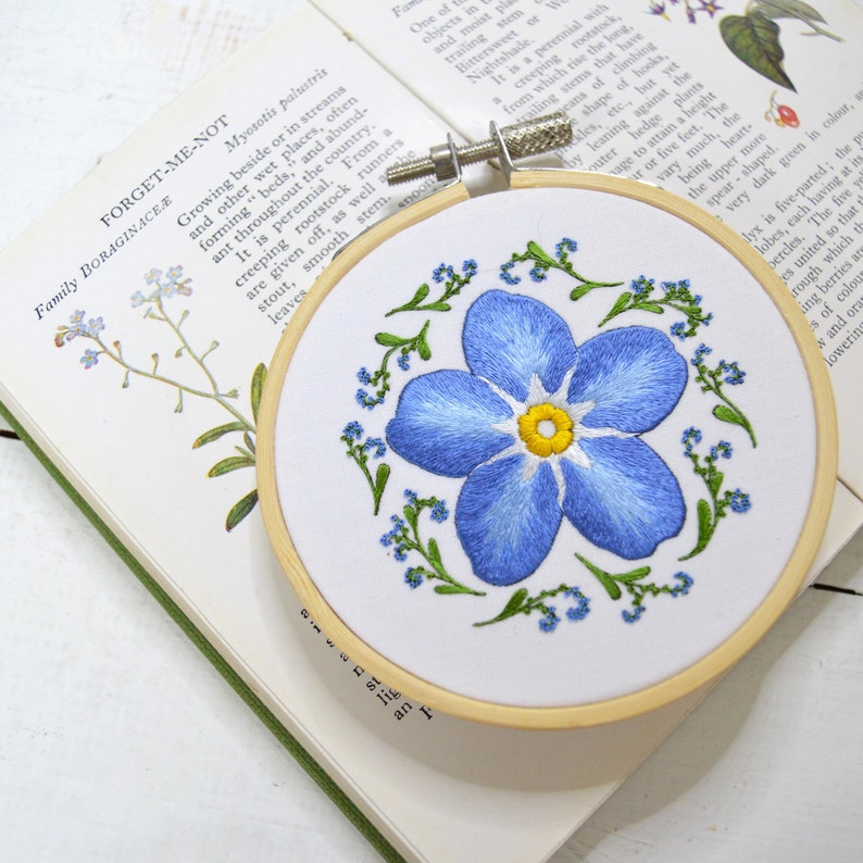 Forget-me-not Silk Shading Embroidery Kit image 4