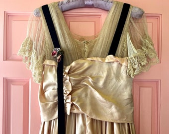 Antique Edwardian Dress / 1910s Dress / Girls Clothing / Flower Girl Dress / Wedding / Girls Size 30" Bust