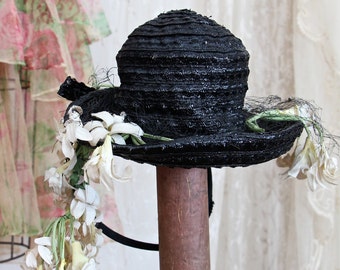 Vintage 1940s Straw Hat / Fascinator and Mini Hat / Silk Flowers / Hats and Caps / Tilt / Top Hat / One Size