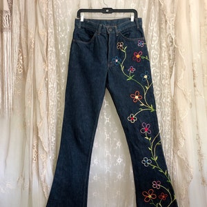 Vintage Women's Levi's / Orange Tab / High Waisted Jeans / 70s Bell Bottom Jeans / 32 X 36 image 3