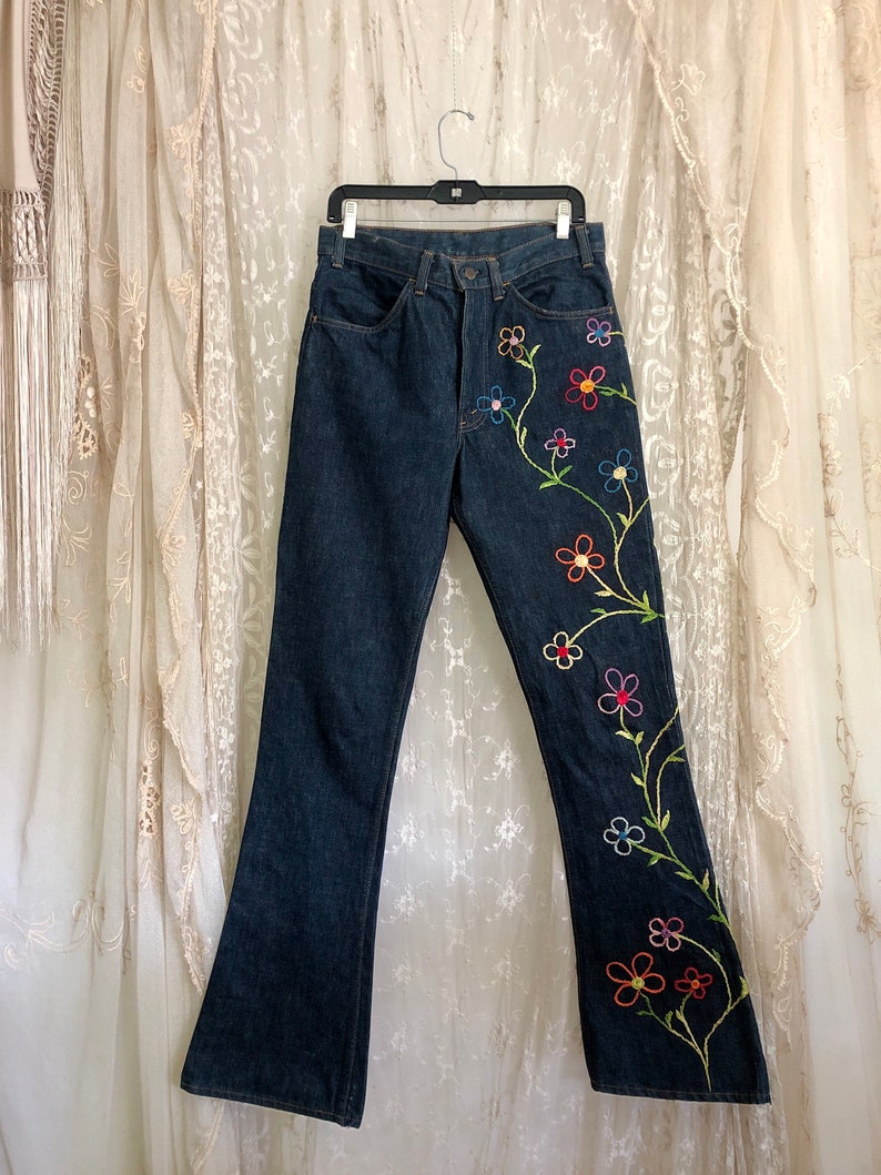 Vintage Women's Levi's / Orange Tab / High Waisted Jeans / 70s Bell Bottom Jeans / 32 X 36 image 3