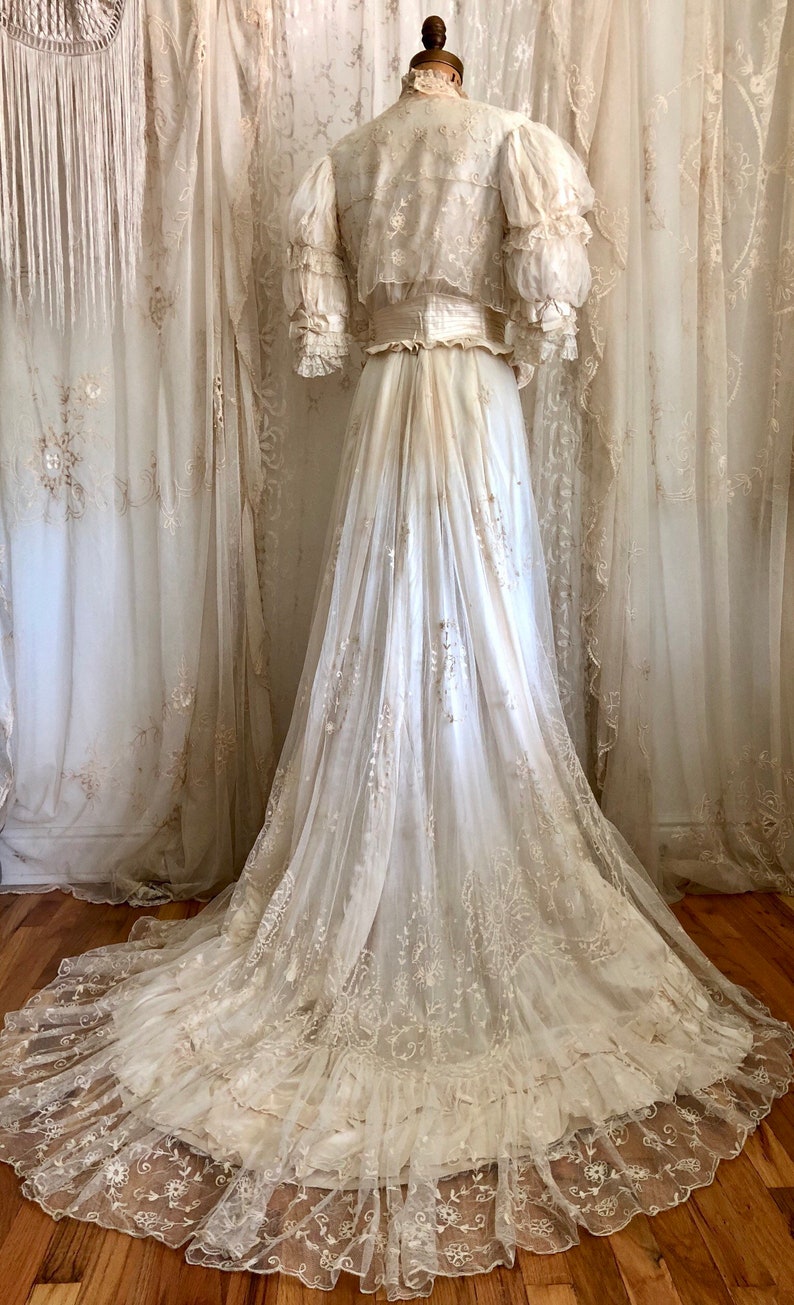 Antique Lace Wedding Dresses