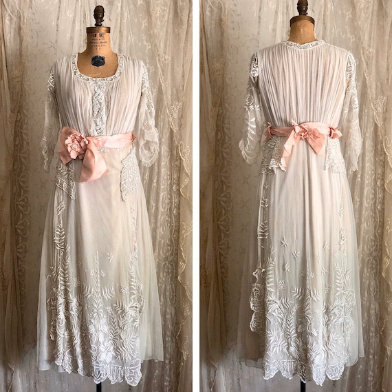 Exquisite Antique Embroidered Net Lace Wedding Dre