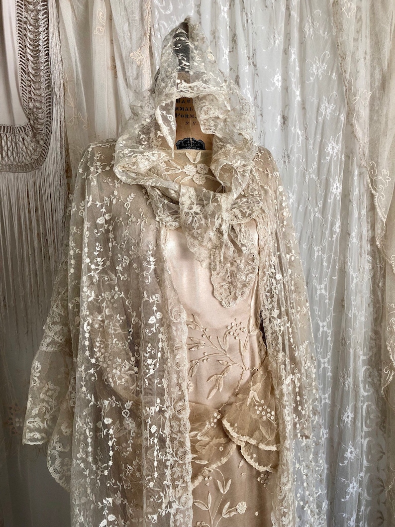 Exquisite Antique 1840's Brussels Lace Wedding Shawl / image 2