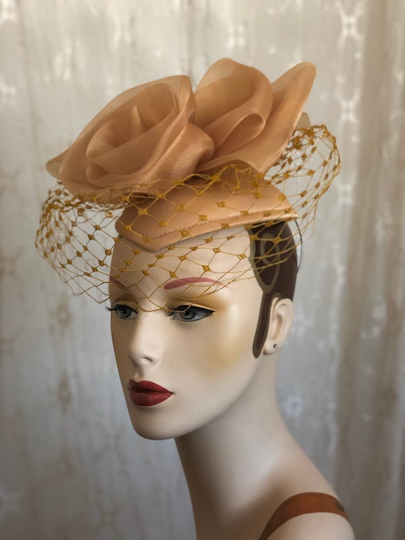 Fabulous Mini Hat / Fascinator / Topper / Tilt / … - image 2