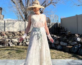 Antique Couture Wedding Gown / 1900's Net Lace / Bridal / Antique Dress
