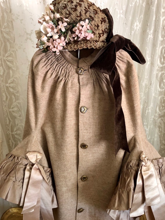Antique Victorian Cape / 1890s Dress / Museum / A