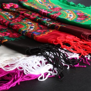 GRANDE écharpe noire à motifs floraux et à franges, mode folklorique polonaise couleurs slaves image 2