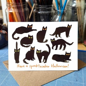 Passez un Halloween effrayant ! Carte de voeux chats noirs