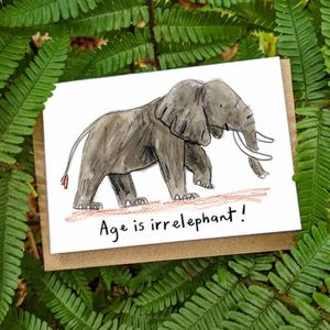 ¡La edad no tiene importancia! Tarjeta de cumpleaños con forma de elefante
