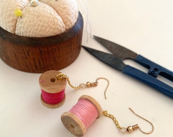 Wooden cotton spool earrings - changeable thread
