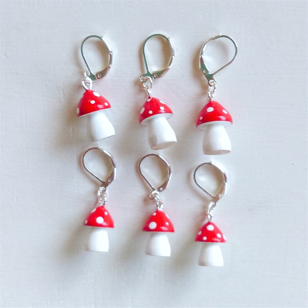 6 of knitting / crocheting stitch markers, progress keepers, removable markers, gift for knitter - light mini wooden mushrooms