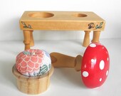 Darning mushroom and pincushion stand set, removable sewing organiser