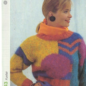 Könnte beinhalten: Ein bunter, flauschiger Strickpullover mit geometrischem Muster. Der Pullover hat einen hohen Kragen und ist aus weichem, flauschigem Garn gefertigt.