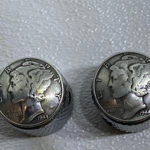 Mercury dime knobs with knurled sides.