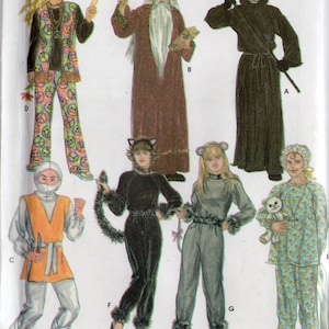 Puede incluir: Un patrón de costura para disfraces de Halloween. El patrón incluye una variedad de disfraces, incluyendo un mago, un segador, un ninja, un gato, un ratón y un bebé. El patrón es de la empresa Wright's.