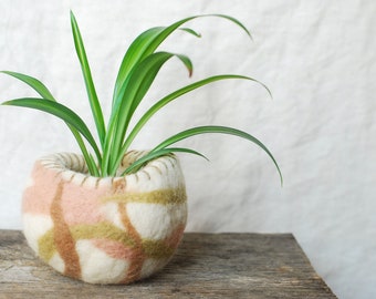 Plant Holder, Felted Vessel, Natural Dye, Wool Bowl, Natural Wool Plant Holder, Home Decor, Handmade Felted Bowl, Natural Colors, 0 Waste