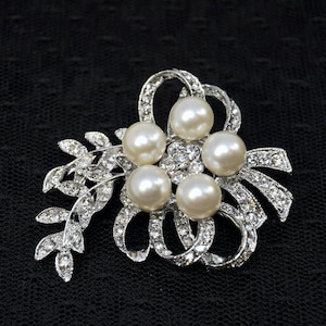Silver Pearl Rhinestone Brooch: DIY Wedding Bouquet Accessory