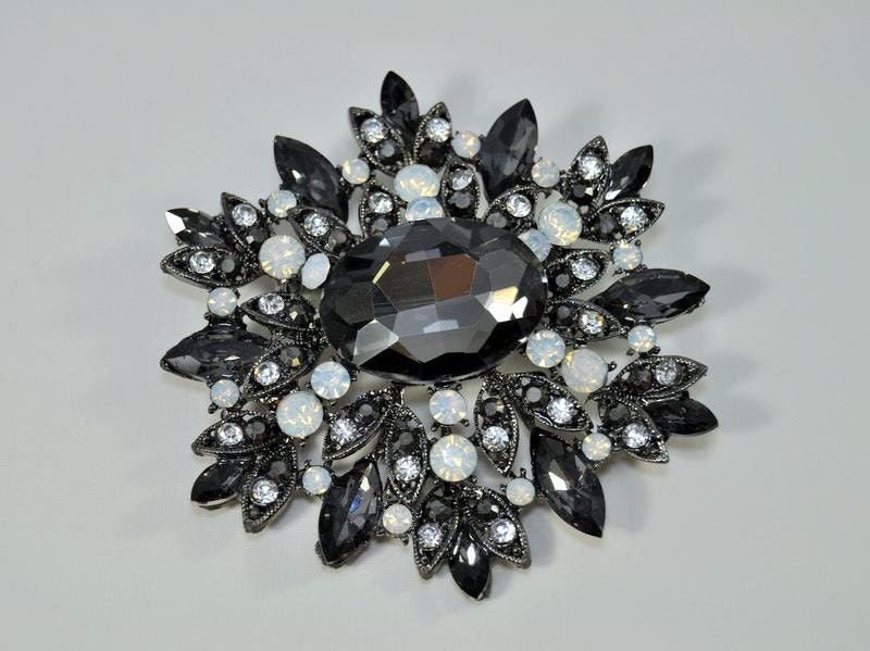 Brooch Black Gold Crystal Rhinestone Pin Vintage Glass