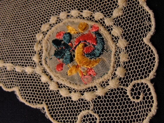 Vintage Lace Ladies Collar - image 3