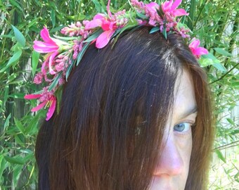 Deep Pink Lily Flower Headband, Pink Lily Crown, Magenta Flower Garland with Green Leaves, Summer Bridal Crown H01