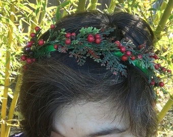 Glittery Winter Crown with Red Berries, Green and Red Christmas Headband, Festive Juniper Crown, Winter Wedding Headpiece, B12