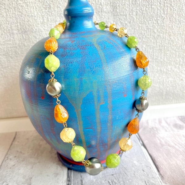 Plastic necklace. Vintage crackle beads.