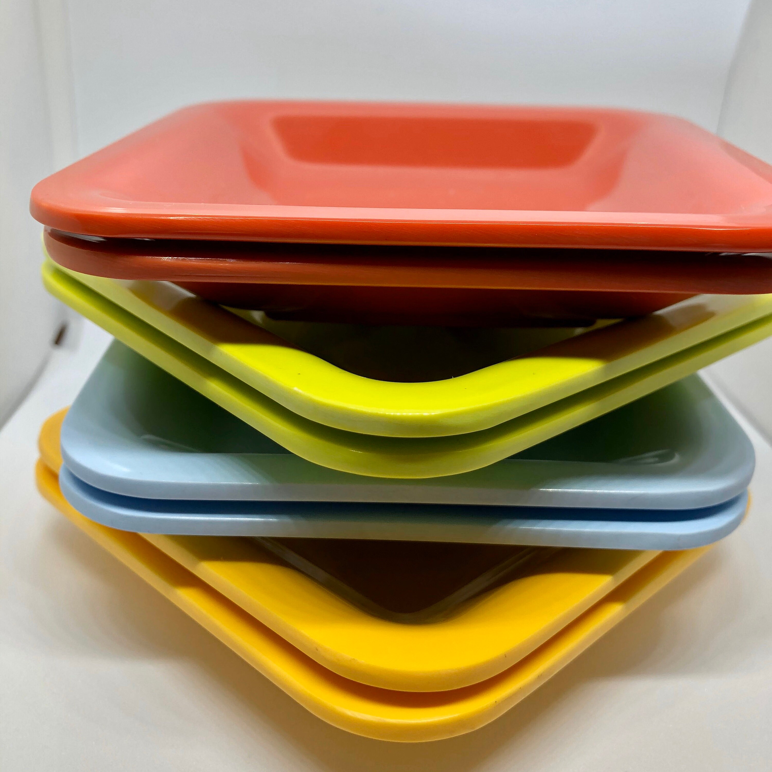Vintage melamine plastic plates. Etsy