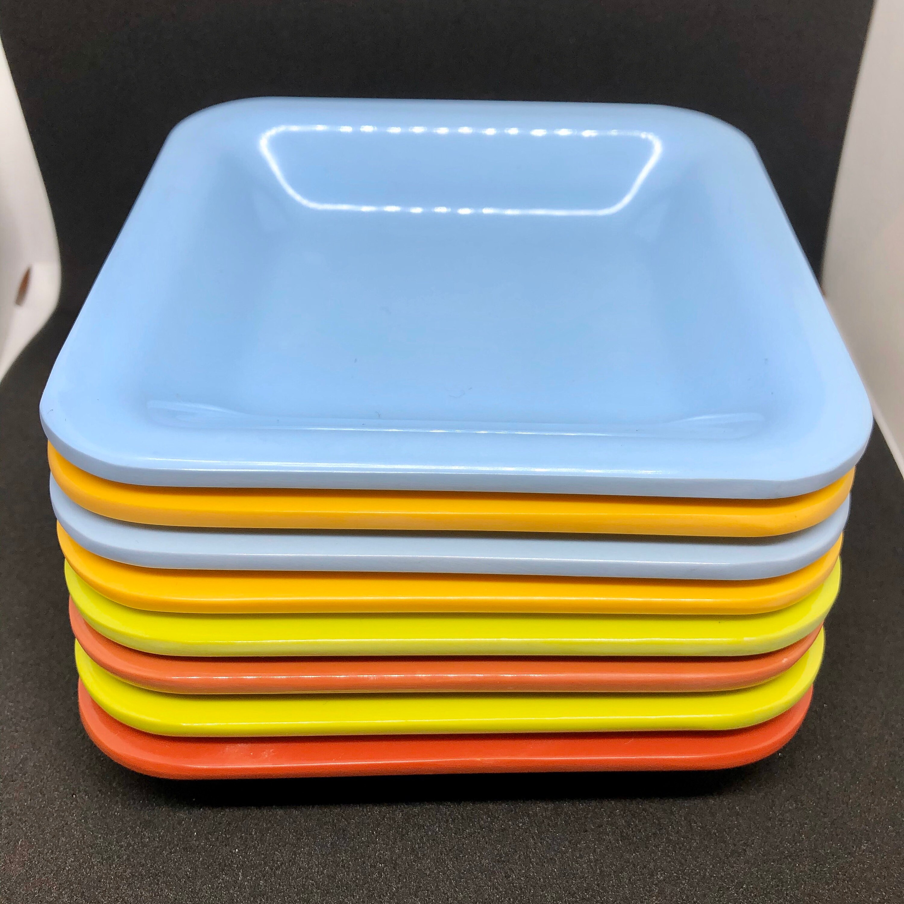 Vintage melamine plastic plates. Etsy