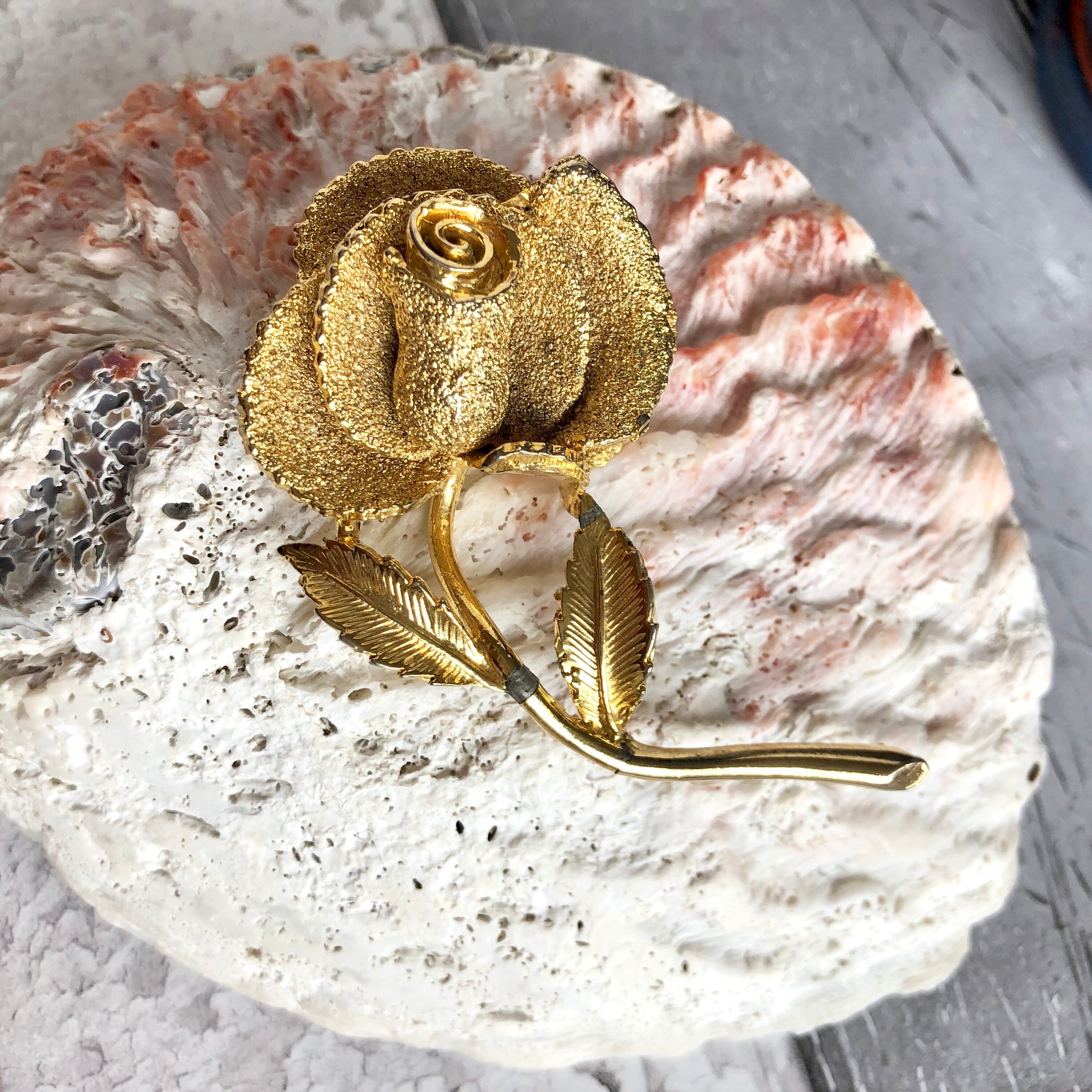 Broche Vintage Années 80 Signée Haute Couture - Ton Doré - Métal Alliage - Occasion De Qualité