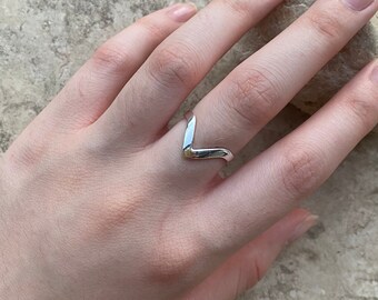 Sterling Silver Chevron Ring - Smooth or Hammered Finish - Adjustable ring that fits US sizes 4.5 to 8.5 - Modern Design