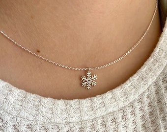 Stunning Snowflake Necklace in Sterling Silver - Winter Jewelry - Minimalist Gift for her