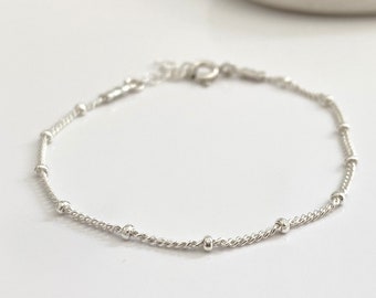 Curb Chain Bracelet with Beads • Sterling Silver • Dainty Bracelet • Link Bracelet • Beaded Chain Bracelet • Minimalist Bracelet