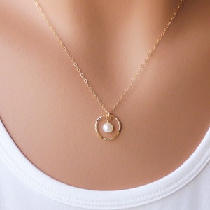 Classic and Elegant 14K Gold Filled Circle Necklace with a Small Pearl - Perfect for special occasions - Bridal gifts