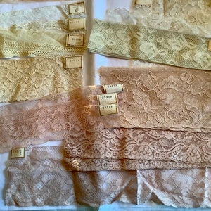 Assortment of 20 vintage French lace salesman samples pieces Lot 7004