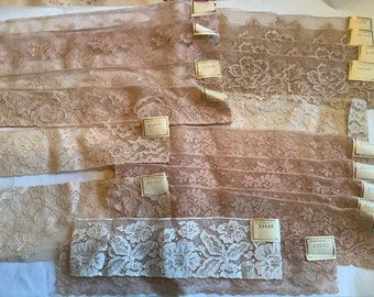 Assortment of 20 vintage French lace salesman samples pieces  Lot 7006