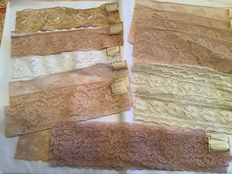 Assortment of 20 vintage French lace salesman samples pieces Lot 7010 image 2