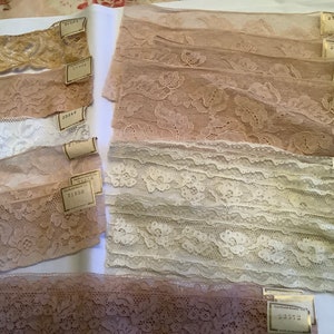 Assortment of 20 vintage French lace salesman samples pieces Lot 7010 image 4
