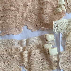Assortment of 20 vintage French salesman samples lace pieces scalloped lfancy edge lot 5004